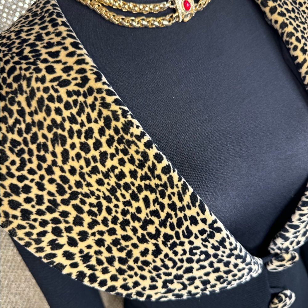 D.J. Summer Leopard/Black Top - Picture 3 of 3